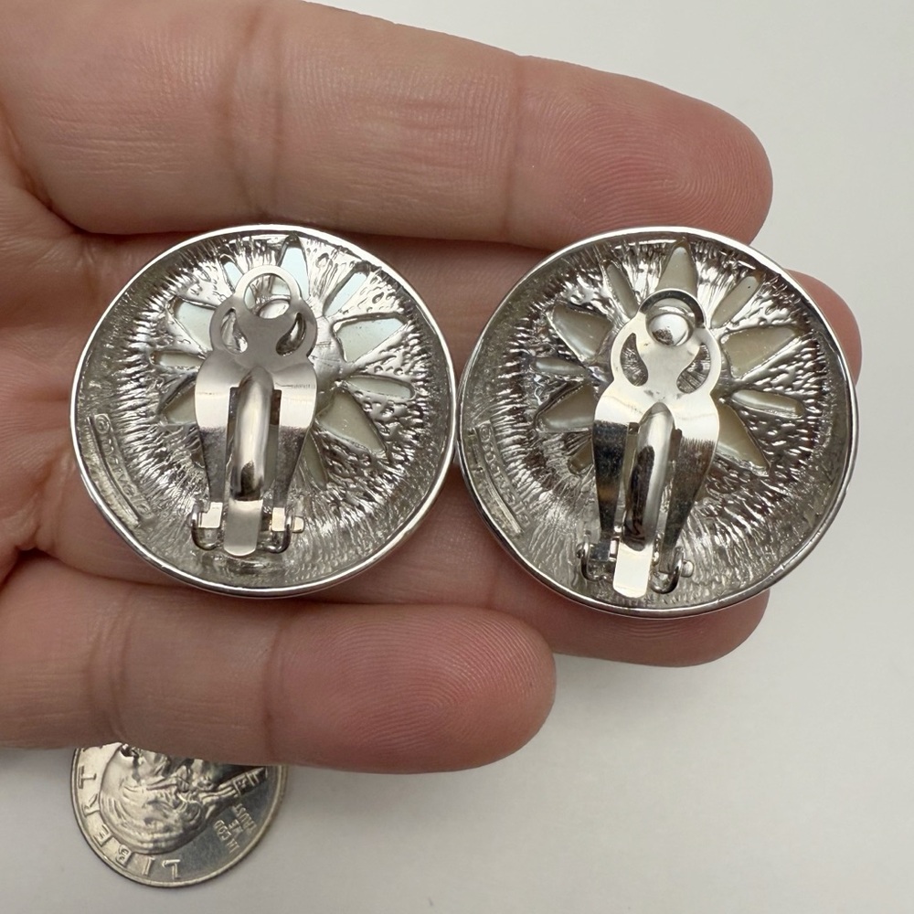 Vintage Marvella Large Round Faux Pearl Silvertone Clip On Earrings - Picture 5 of 6